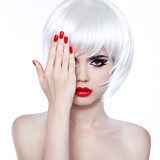 White Hair and Red Nails. Fashion Beauty Girl. Red lips. Manicur  Obrazy do Salonu Kosmetycznego Obraz