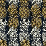 Ananas . Złota egzotyczna tkanina. ilustracja Tapety Do jadalni Tapeta