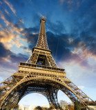 Beautiful photo of the Eiffel tower in Paris with gorgeous sky c Fototapety Wieża Eiffla Fototapeta