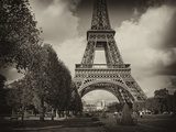 Klasyczny widok wieży Eiffla w sepii tonacji Fototapety Wieża Eiffla Fototapeta