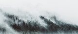 Mgła spowiła góry Styl skandynawski Fototapeta