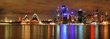 Nocna panorama Sydney z Operą i refleksami świateł Fototapety Miasta Fototapeta