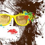 Nowoczesny portret kobiety w żółtych okularach z kwiatami Fototapety Graffiti Fototapeta