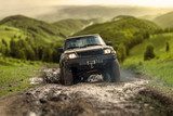 Off-roadowa podróż przez błotniste szlaki Pojazdy Fototapeta