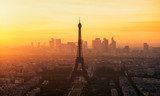 Wieża Eiffela z panoramą Paryża w tle
 Fototapety Miasta Fototapeta