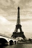 Wieża Eiffla - Paryż w ciemnej sepii Fototapety Wieża Eiffla Fototapeta