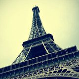 Wieża Eiffla w stylu retro z bliska Fototapety Wieża Eiffla Fototapeta