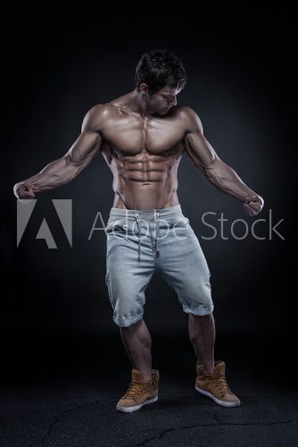 Strong Athletic Man Fitness Model Torso showing big muscles  Ludzie Obraz