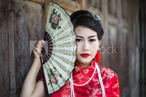 Chinese girl in traditional Chinese cheongsam blessing  Ludzie Obraz