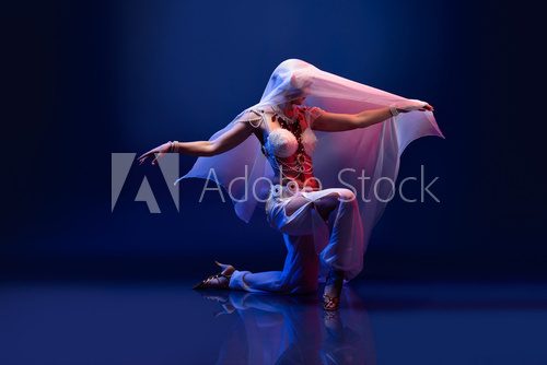 Beautiful oriental dancer  Orientalne Fototapeta