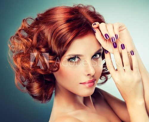 Model with curled red hair  Ludzie Plakat