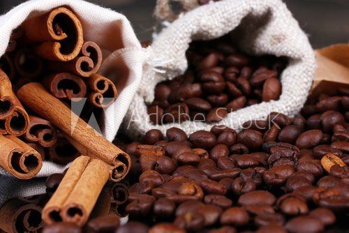 Coffee beans in canvas sack close-up  Fototapety do Kawiarni Fototapeta
