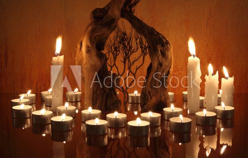 Wurzelholzskulptur mit Kerzen  Orientalne Fototapeta