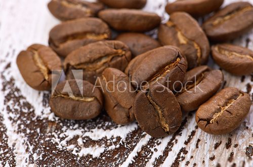 Coffee beans on wood background  Kawa Fototapeta