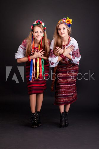 Young women in ukrainian clothes  Folklor Fototapeta