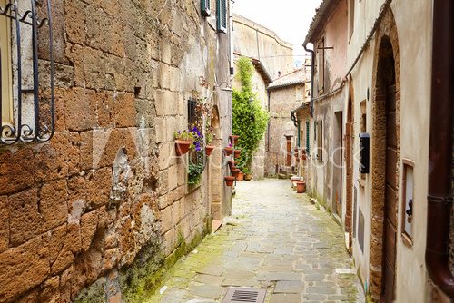 Medieval street in the Italian hill town  Fototapety Uliczki Fototapeta