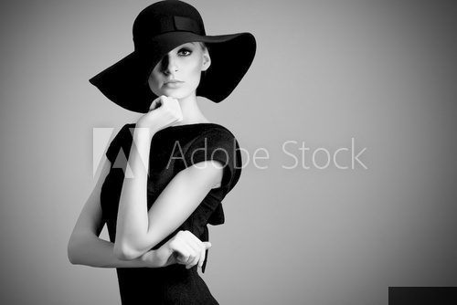 high fashion portrait of elegant woman in black and white hat an  Plakaty do Sypialni Plakat