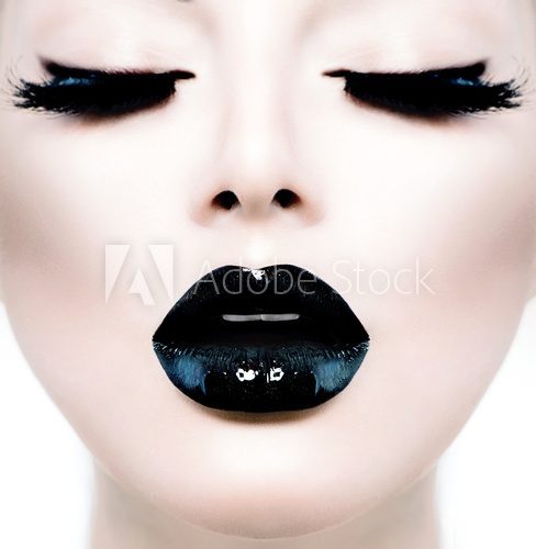 Fashion Beauty Model Girl with Black Make up and Long Lushes  Plakaty do Sypialni Plakat