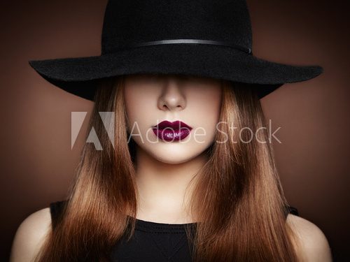 Fashion photo of young magnificent woman in hat. Girl posing  Ludzie Obraz