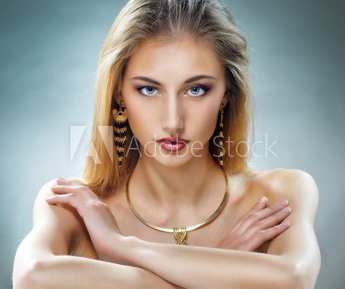 woman with jewelry  Ludzie Obraz