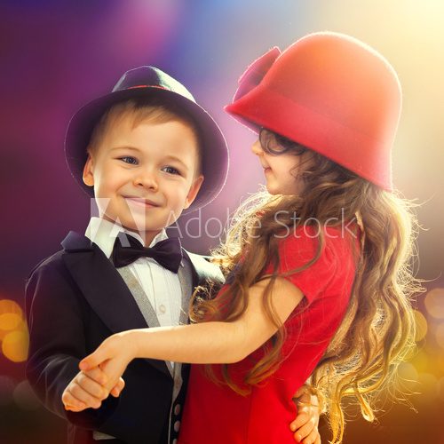 Lovely little boy and girl dancing  Ludzie Obraz