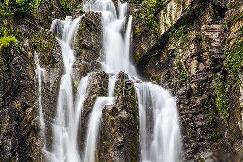 Beautiful Lush Waterfall  Krajobraz Fototapeta