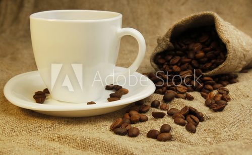 coffee mug and coffee beans  Kawa Fototapeta