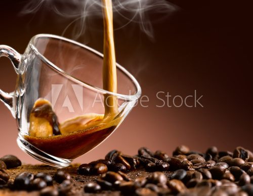 Filiżanka roztargnienia. Łyk kawy. Kawa Fototapeta