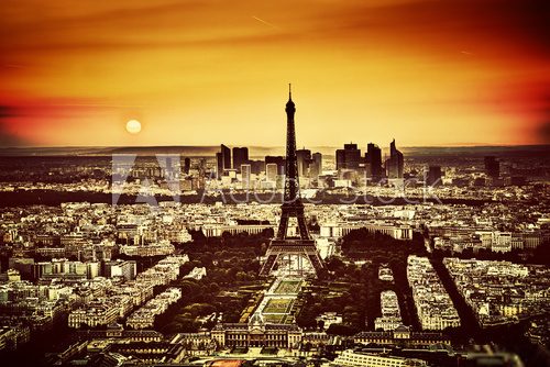 Paris, France at sunset. Aerial view on the Eiffel Tower  Fototapety Wieża Eiffla Fototapeta