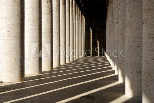 Colonnato in marmo  Optycznie Powiększające Fototapeta