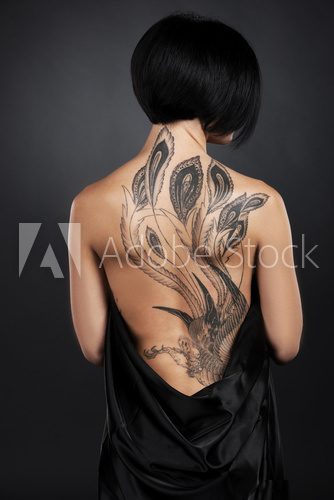 beautiful young lady with back tattoo.  Ludzie Obraz