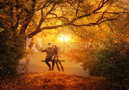 Romantic couple swing in the autumn park  Ludzie Obraz