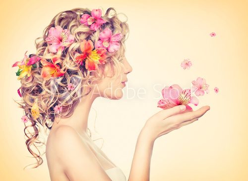 Beauty girl takes beautiful flowers in her hands  Ludzie Obraz