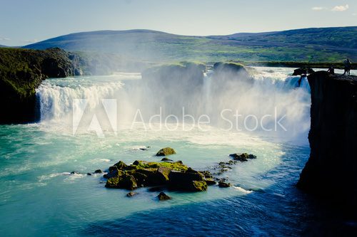 Beatiful Vibrant Picture of icendic waterfall in iceland  Fototapety Wodospad Fototapeta