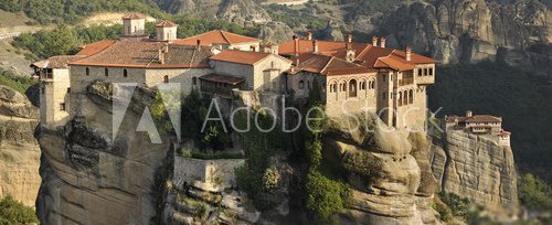 Vaarlam monastery and Rousano monastery in the back at Meteora.  Architektura Plakat