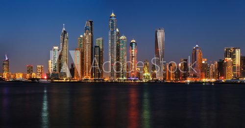 Dubai Marina at dusk as viewed from Palm Jumeirah in Dubai, UAE  Fototapety Miasta Fototapeta