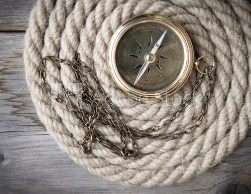 Antique compass and rope Styl Marynistyczny Fototapeta