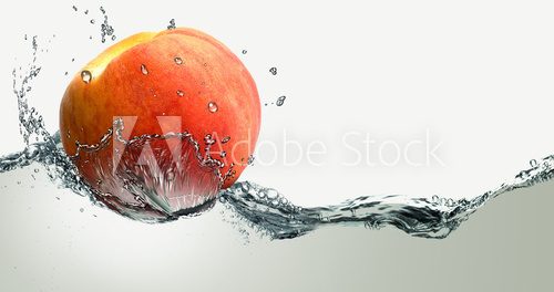 Ripe peach and splashes of water. Owoce Obraz