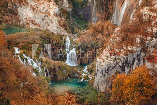 Plitvice lakes and waterfalls in autumn season Fototapety Wodospad Fototapeta