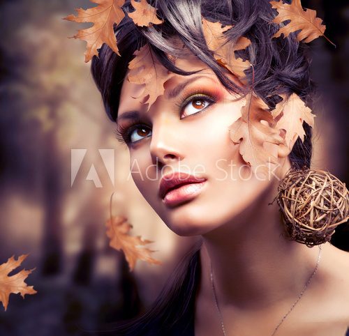 Autumn Woman Fashion Portrait. Fall  Ludzie Plakat
