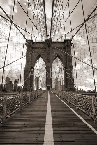 Brooklyn Bridge in New York City. Sepia tone.  Architektura Plakat