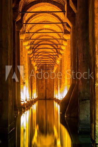 Underground Basilica Cistern (Yerebatan Sarnici) in Istanbul, Tu  Architektura Plakat