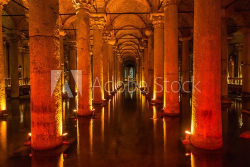 Underground Basilica Cistern (Yerebatan Sarnici) in Istanbul, Tu  Architektura Plakat
