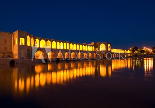 Khajoo bridge over Zayandeh river, Isfahan, Iran  Fototapety Mosty Fototapeta