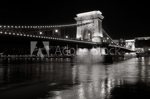 Chain Bridge in Budapest, Hungary  Fototapety Czarno-Białe Fototapeta