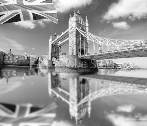 Famous Tower Bridge with flag in London, UK  Fototapety Czarno-Białe Fototapeta