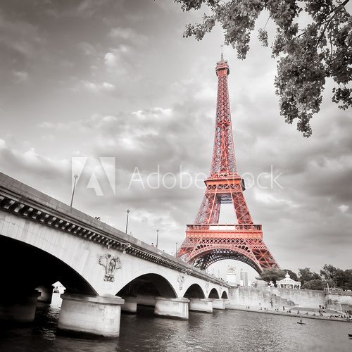 Romantyczny Paryż w szarościach Fototapety Czarno-Białe Fototapeta