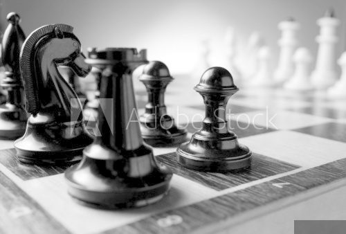 Główkowanie nad szachami Fototapety Czarno-Białe Fototapeta
