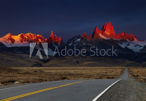 Mount Fitz Roy at sunrise, Patagonia, Argentina  Krajobraz Fototapeta