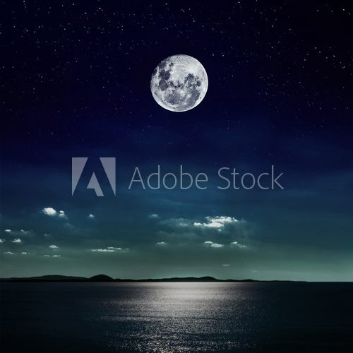 Full moon reflected on the beach  Niebo Fototapeta